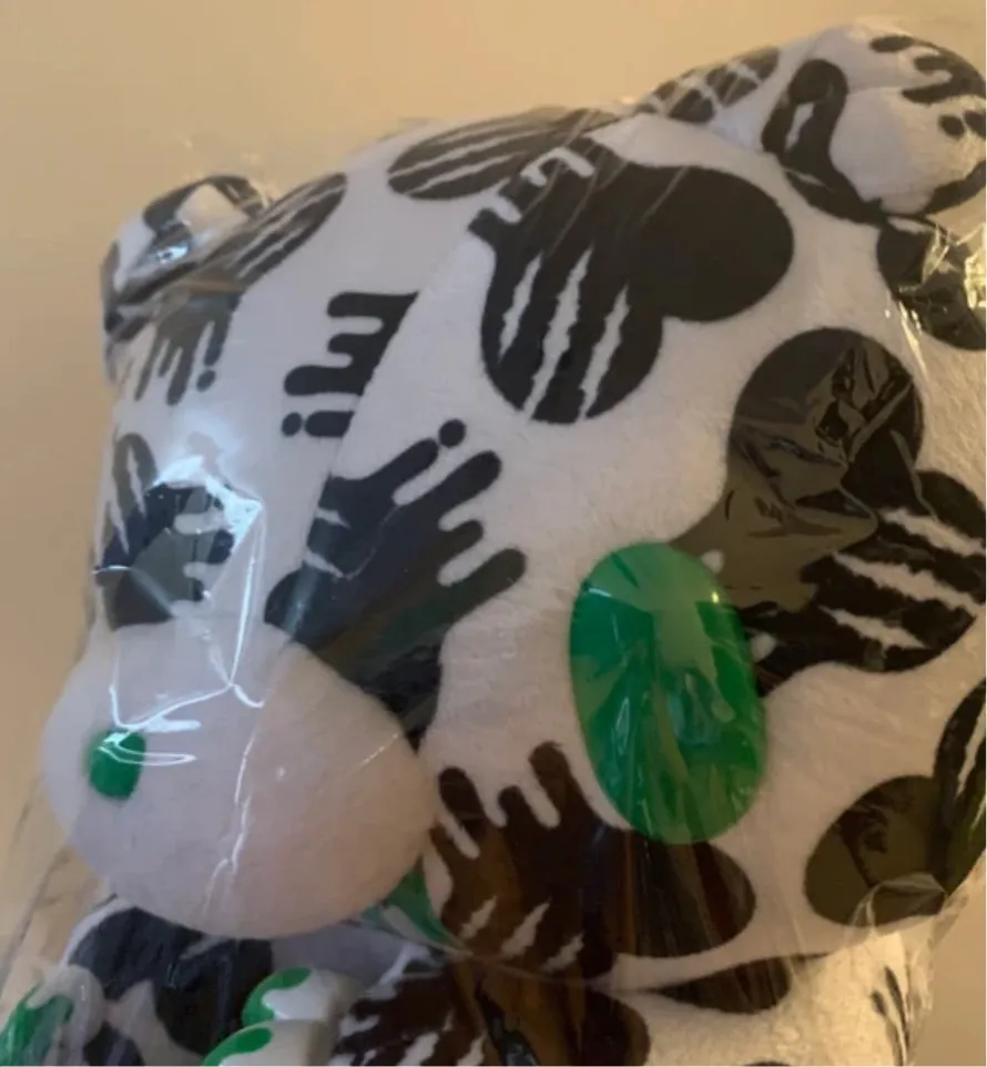 Gloomy Bear Plush - The Naughty Grizzly TEXTILLIC V - Damaged Hearts Green Ver. Big 48cm